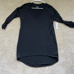 3/4 sleeve black tee